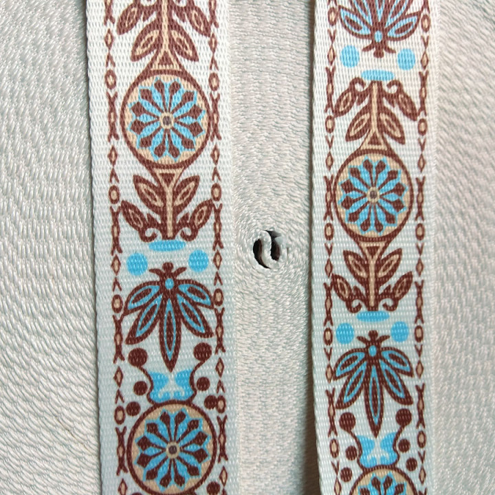Лента ременная стропа 38 мм орнамент коричнево-голубой п/э