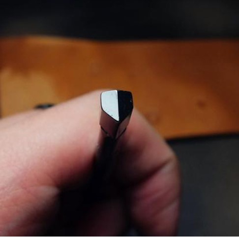 Штамп для тиснения по коже B 997 LS Double Beveler | Галерея фото | Pava.pro Штамп для тиснения по коже B 997 LS Double Beveler LS B 997 - фото товара