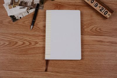 Блок бумажный А5 проклеенный, 128 листов для ежедневников Блок бумажный А5 проклеенный, 128 листов для ежедневников