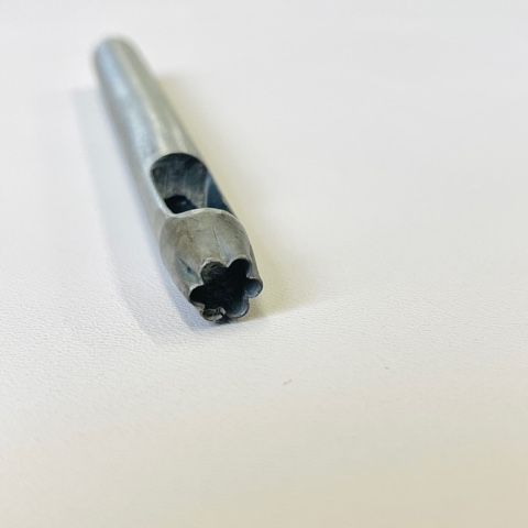 Пробойник фигурный Цветок шестилистник Пробойник фигурный Цветок шестилистник