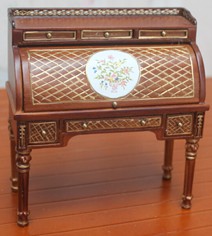 Миниатюра для кукол Бюро с резьбой и росписью Орех | Галерея фото | Pava.pro Миниатюра для кукол Бюро с резьбой и росписью Орех - фото товара