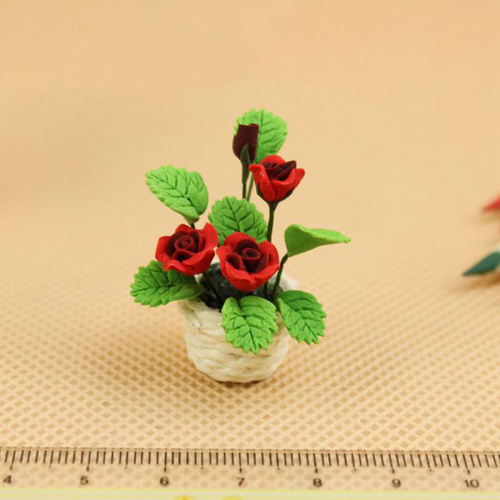 Розы в белом горшочке для кукольного дома 1:12 Розы в белом горшочке для кукольного дома 1:12