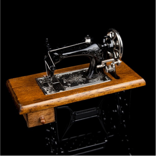 Швейная машинка ножная для кукол Миниатюра 1:10 фото 5