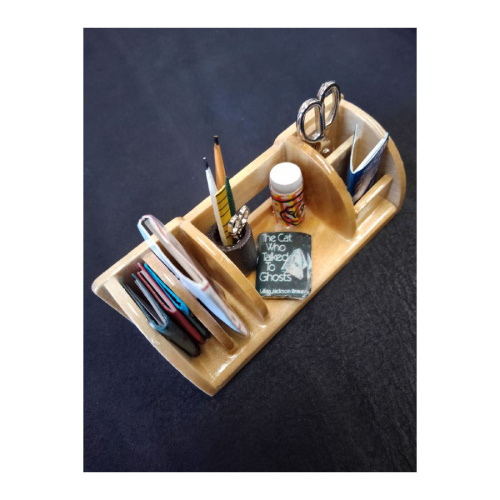 Полка для кукол с канцелярскими принадлежностями фото 3