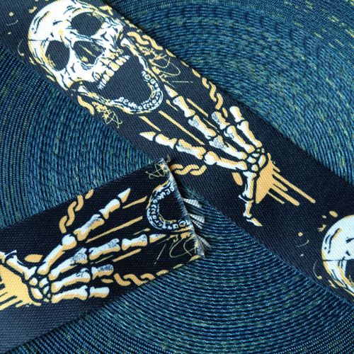 Лента ременная стропа 50 мм Черепа п/э  L-JUN51 - фото товара