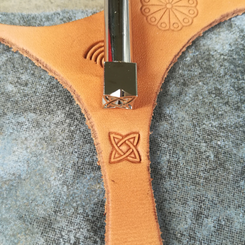 Штамп для тиснения Четырехлистник 10х10 мм | Галерея фото | Pava.pro Штамп для тиснения Четырехлистник 10х10 мм Ch-t 14 - фото товара