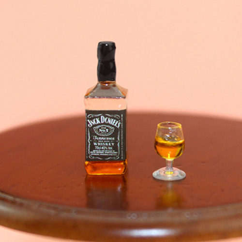 Миниатюра Бутылочка Виски для кукольного дома | Галерея фото | Pava.pro Миниатюра Бутылочка Виски для кукольного дома - фото товара