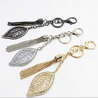 Кисть с подвеской и кольцом на карабине