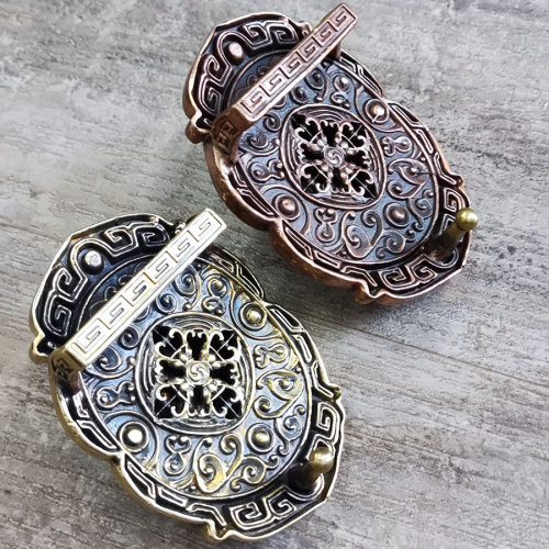 Пряжка 39 мм латунная с шипом Голова Тигра фото 4