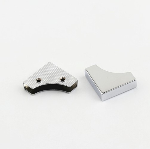 Уголок металлический для сумок фото 3