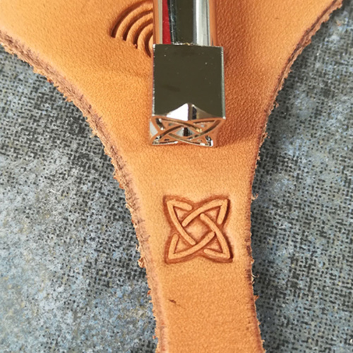 Штамп для тиснения Четырехлистник 7х7 мм  Ch-t Star4 - фото товара