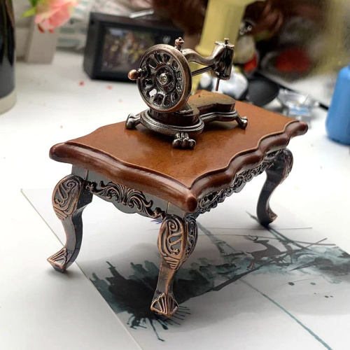 Швейная машинка ретро для кукольного дома  DH 009 - фото товара фото 5