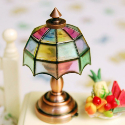 Настольная лампа Витраж на батарейке для кукол | Галерея фото | Pava.pro Настольная лампа Витраж на батарейке для кукол - фото товара