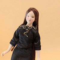 Кукла Девушка с длинными волосами в черном платье Миниатюра 1:12  - купить для кожевенного хобби