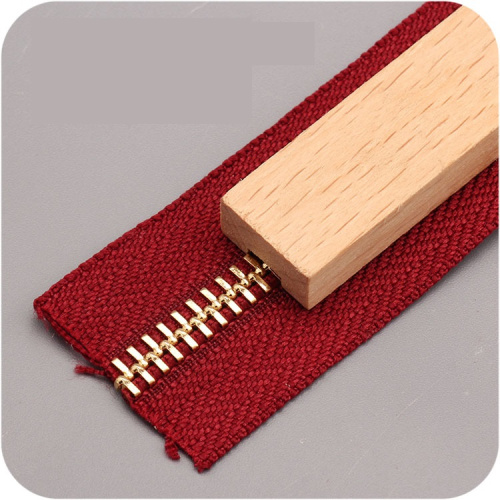 Ограничитель для нанесения клея на молнию деревянный фото 2 Ограничитель для нанесения клея на молнию деревянный фото 2