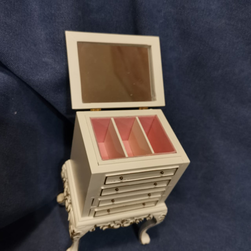 Миниатюра 1:6 для кукол Тумбочка для хранения украшений | Галерея фото | Pava.pro фото 3 Миниатюра 1:6 для кукол Тумбочка для хранения украшений D SP_779 - фото товара фото 3