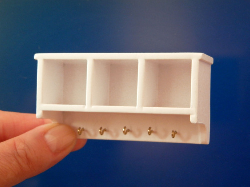 Полочка для кукол навесная белая | Галерея фото | Pava.pro фото 2 Полочка для кукол навесная белая PBV-001 - фото товара фото 2