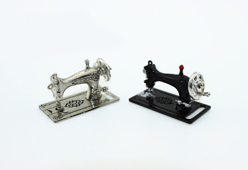 Швейная машинка ручная без подставки для кукольного дома Швейная машинка ручная без подставки для кукольного дома