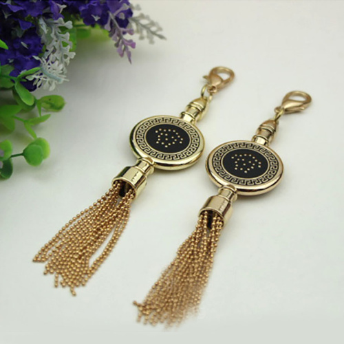 Брелок (подвеска) металлический с карабином Кулон с кисточкой | Галерея фото | Pava.pro Брелок (подвеска) металлический с карабином Кулон с кисточкой BMK-002 - фото товара