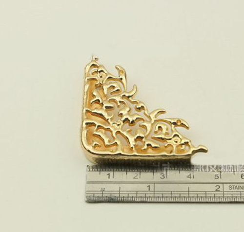 Уголок металлический ажурный для сумок фото 5