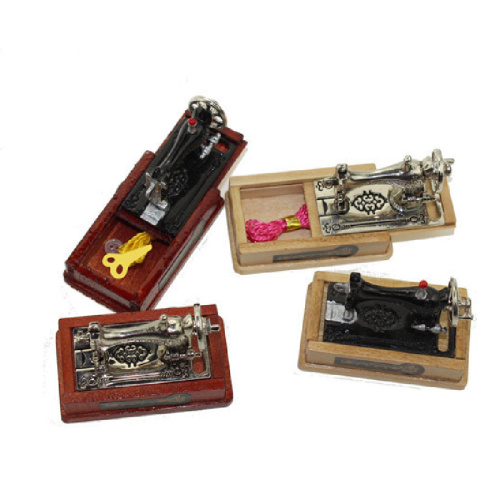 Швейная машинка ручная для кукольного дома фото 2