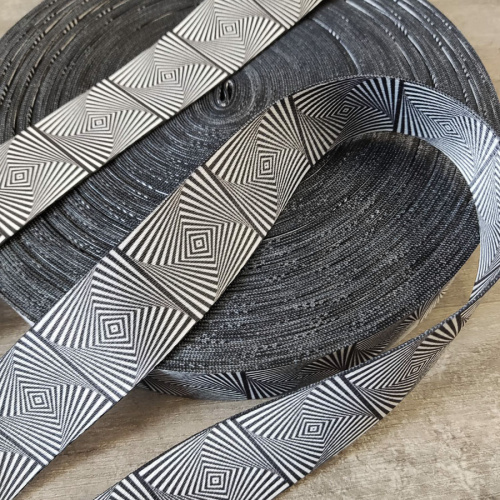 Лента ременная стропа 38 мм Иллюзия пэ  LH0149 - фото товара