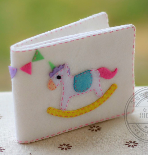 Вырубка из фетра Обложка для проездного с лошадкой | Галерея фото | Pava.pro Вырубка из фетра Обложка для проездного с лошадкой - фото товара