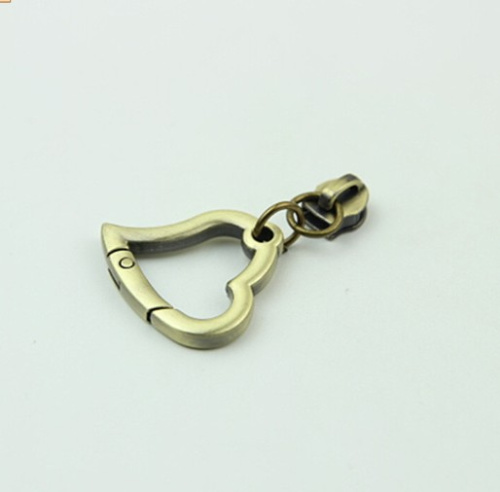 Бегунок для молнии №5 с пуллером-карабином Сердечко фото 3 Бегунок для молнии №5 с пуллером-карабином Сердечко фото 3