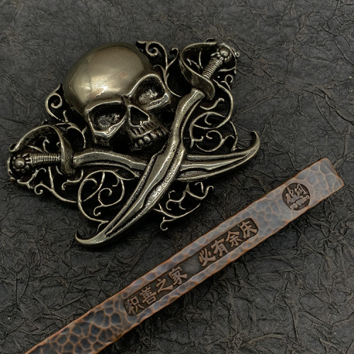 Пряжка для ремня декоративная, с шипом 40 мм Череп и сабли фото 4