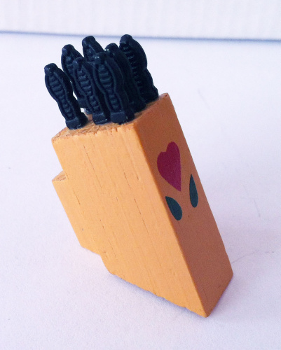 Ножи для кукол кухонные в деревянной подставке | Галерея фото | Pava.pro фото 2 Ножи для кукол кухонные в деревянной подставке NK 001 - фото товара фото 2