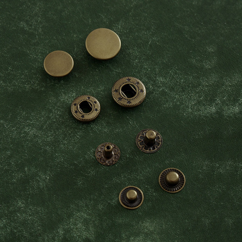Кнопки пробивные 12 мм №633 латунь с покрытием Плоские фото 4 Кнопки пробивные 12 мм №633 латунь с покрытием Плоские фото 4