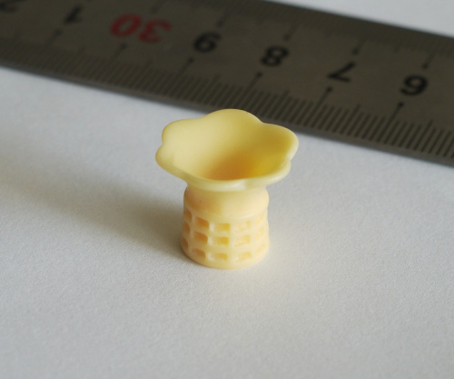 Миниатюрный вафельный стаканчик для кукольного мороженого | Галерея фото | Pava.pro Миниатюрный вафельный стаканчик для кукольного мороженого - фото товара