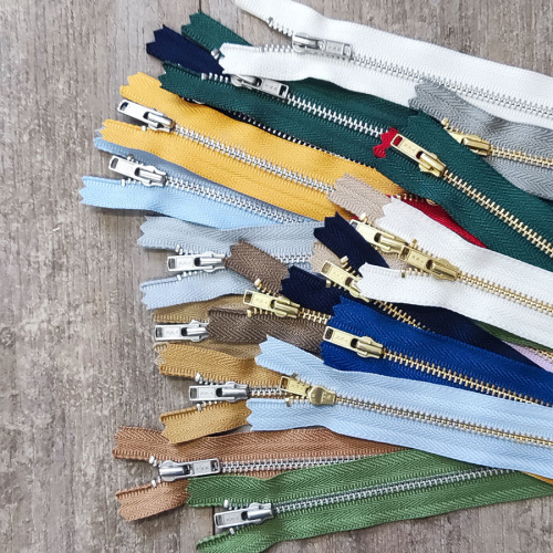 Молния металлическая №3 20см зубья под серебро YKK Япония Молния металлическая №3 20см зубья под серебро YKK Япония