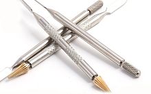 Инструмент двухсторонний для окрашивания уреза кожи и нанесения химии