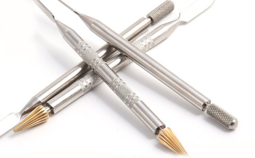 Инструмент двухсторонний для окрашивания уреза кожи и нанесения химии