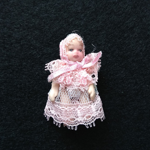 Кукла младенец в кружевах  Миниатюра 1:12 фото 6