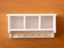 Полочка для кукол навесная белая  - купить для кожевенного хобби