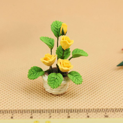 Розы в белом горшочке для кукольного дома 1:12 фото 3