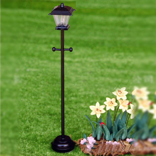 Уличный фонарь на батарейке для кукол | Галерея фото | Pava.pro Уличный фонарь на батарейке для кукол - фото товара