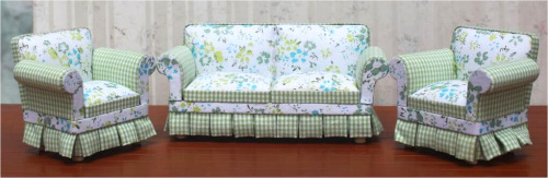 Диван и кресло для кукол с Зеленой оборкой Диван и кресло для кукол с Зеленой оборкой