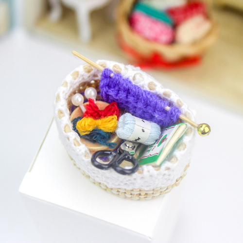 Наборы для рукоделия в корзинке Миниатюра 1:12 фото 3 Наборы для рукоделия в корзинке Миниатюра 1:12 фото 3