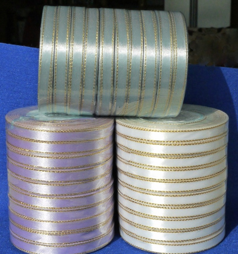 Лента атласная с золотым бордюром 10 мм (бобина) фото 2 Лента атласная с золотым бордюром 10 мм (бобина) фото 2