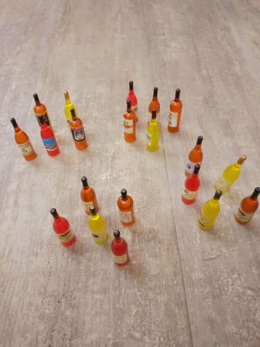 Набор бутылочек с вином Миниатюра 1:12 | Галерея фото | Pava.pro фото 2 Набор бутылочек с вином Миниатюра 1:12 SH D337/1 - фото товара фото 2