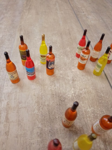 Набор бутылочек с вином Миниатюра 1:12 | Галерея фото | Pava.pro фото 3 Набор бутылочек с вином Миниатюра 1:12 SH D337/1 - фото товара фото 3