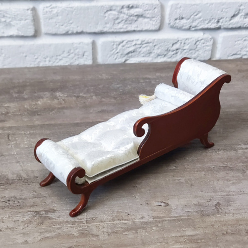 Миниатюра для кукол Козетка белая с валиком Орех | Галерея фото | Pava.pro фото 3 Миниатюра для кукол Козетка белая с валиком Орех D KTB-01 - фото товара фото 3