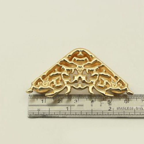 Уголок металлический ажурный для сумок фото 6