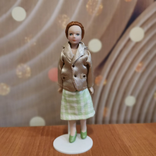 Кукла девушка в клетчатой юбке 1:12 для румбоксов фото 4