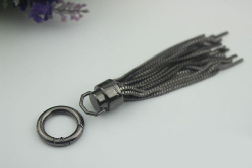 Брелок (подвеска) металлический с карабином Кисточка фото 2