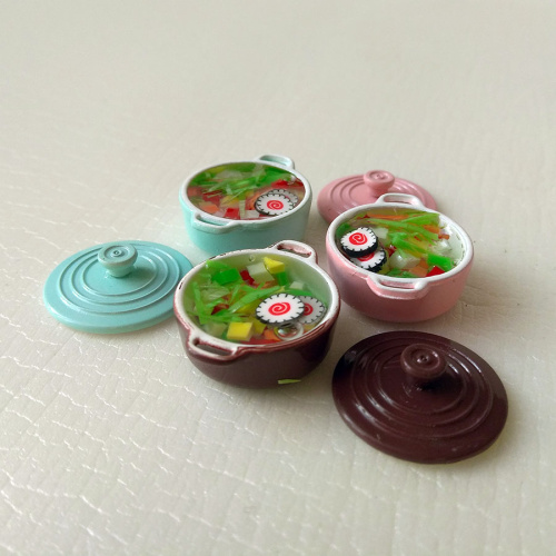 Кастрюли с супом для кукольной кухни Кастрюли с супом для кукольной кухни