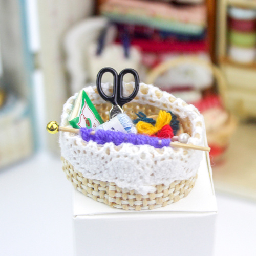 Наборы для рукоделия в корзинке Миниатюра 1:12 фото 5 Наборы для рукоделия в корзинке Миниатюра 1:12 фото 5